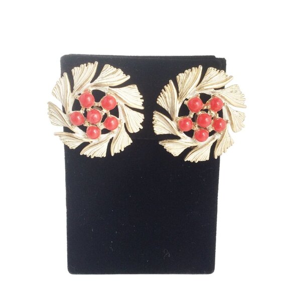 Enameled Flowers Clip On Earrings White Petals Red Beads Retro Fashion Earrings - Picture 1 of 6